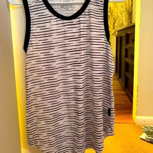 Striped flowy tank - Black & White - size 06